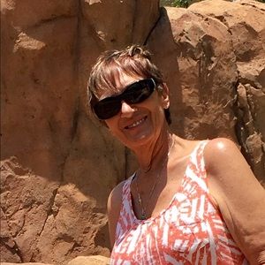 Meet your Posher, Lisa